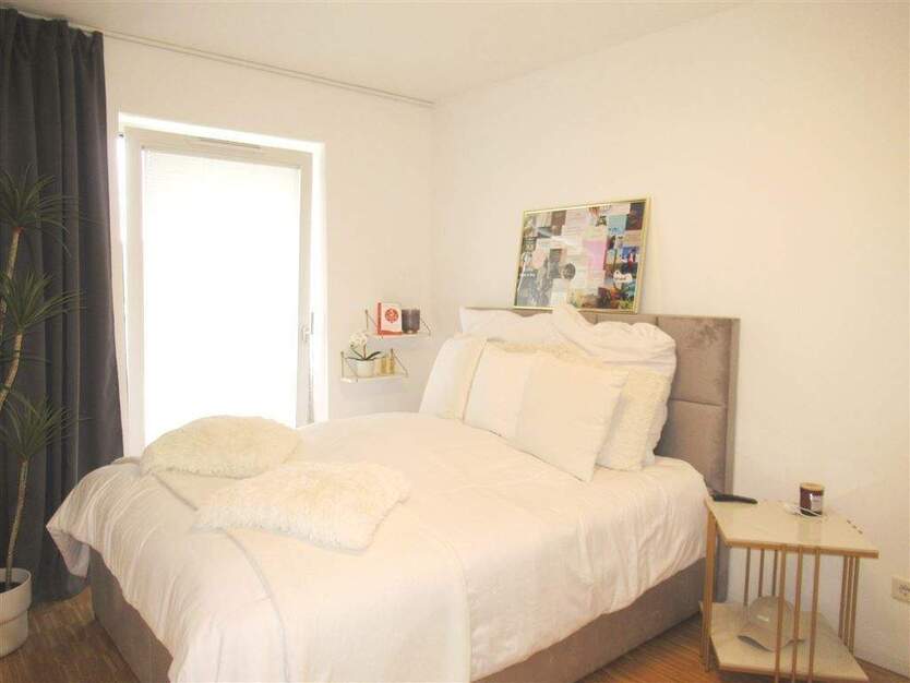 2 Zimmer Whg. Eignet sich für eine Einzelperson! Balkon, EBK, Parkett + Fußbodenheizung. 2 zimmer