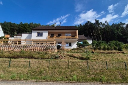 Ein-Zwei-Familien unter einem Dach – liebevoll renoviertes, freistehendes Zuhause mit Charakter 5 zimmer