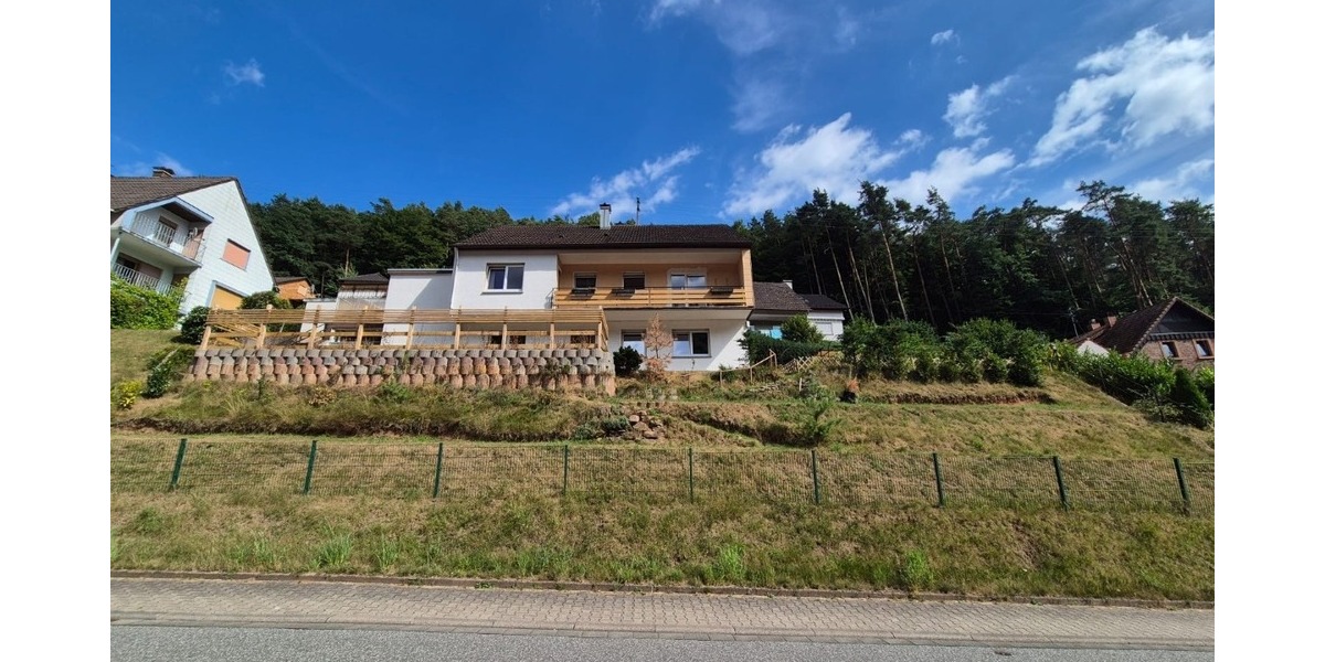 Ein-Zwei-Familien unter einem Dach – liebevoll renoviertes, freistehendes Zuhause mit Charakter 5 zimmer