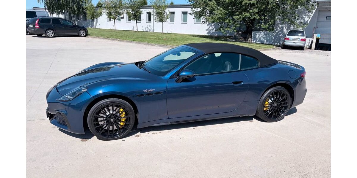 Maserati GranCabrio 7.387 km 202.950 &euro; Nitra 94901