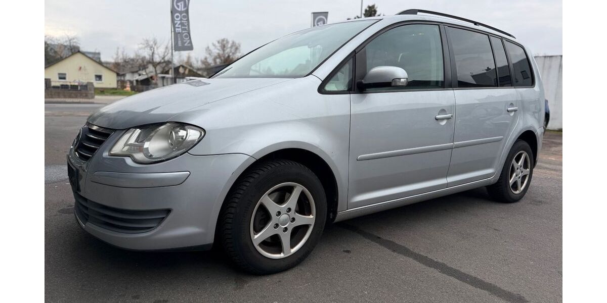 VW Touran 316.882 km 2.299 &euro; Frankfurt am Main 60386