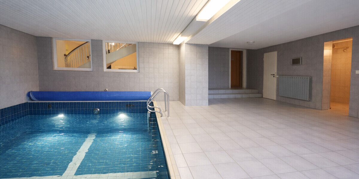 Exklusive Villa mit Wellnessbereich, Pool & großem Grundstück (inkl. Renovierung und neuem Dach) - Villa Hüllhorst | Angebot:26002980