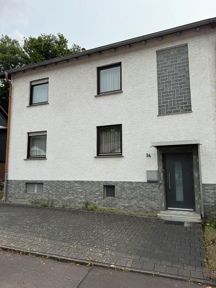 Verkaufe solides Einfamilienhaus mit viel Potenzial