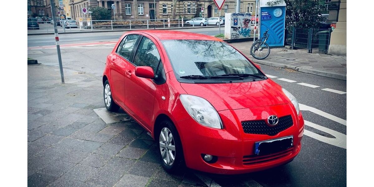 Toyota Yaris 144.500 km 2.500 &euro; Mundelsheim 74395