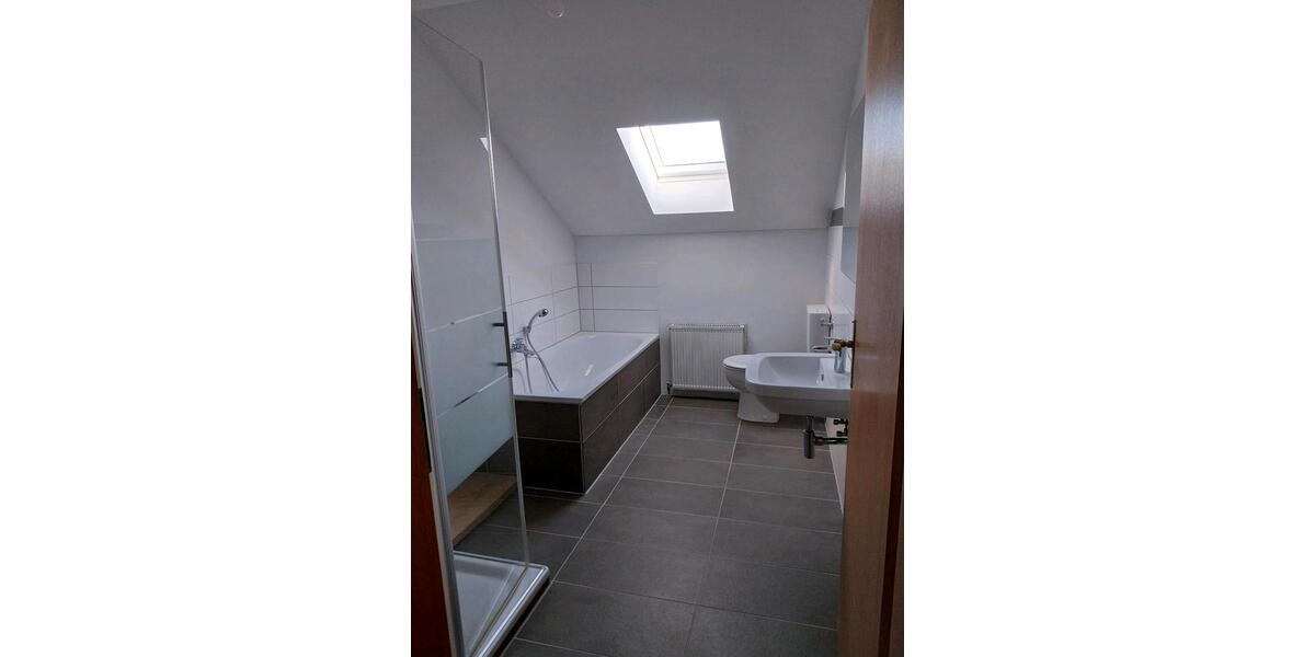 Dachgeschoßwohnung Geiselhöring - 4 Zimmer, 89 m&sup2;, 800&euro; | Angebot:25310536