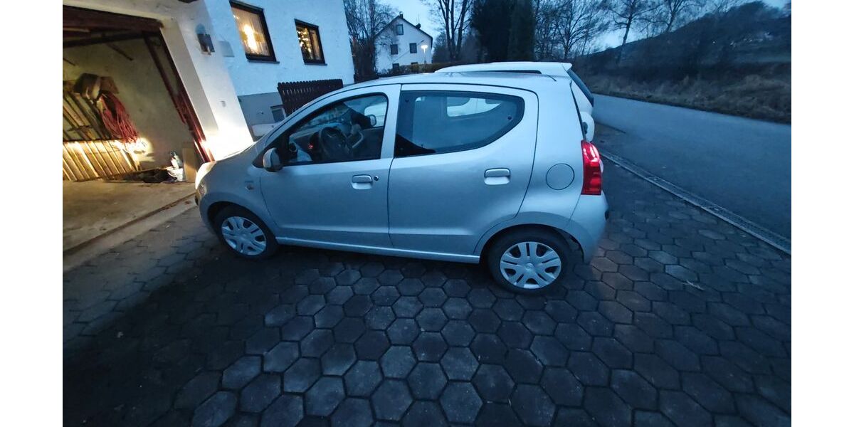 Nissan Pixo 156.000 km 1.700 &euro; Rot an Rot 88430