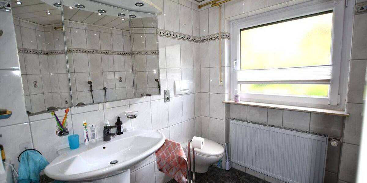 Einfamilienhaus Bad König - 7 Zimmer, 175 m&sup2;, 439.000&euro; | Angebot:26886865