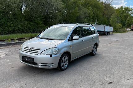 Toyota Avensis Verso 173.658 km 3.650 &euro; HAMBURG 22113