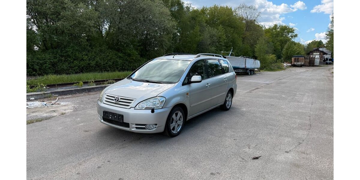 Toyota Avensis Verso 173.658 km 3.650 &euro; HAMBURG 22113