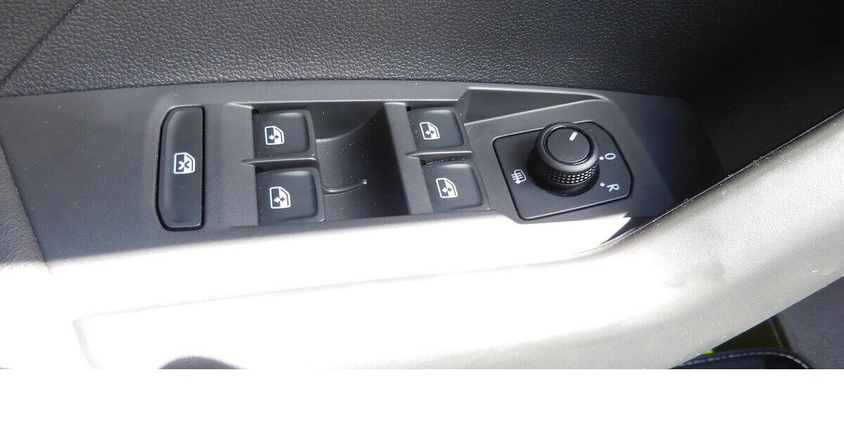 VW T-Cross 1.0 Basis BMT TSI Klima Navi 8.400 km 18.690 &euro; Vordorf 38533