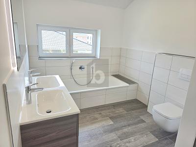 NEUBAU-INVESTMENT MIT PV & MIETEINNAHMEN - Doppelhaushälfte Drebber | Angebot:26421087