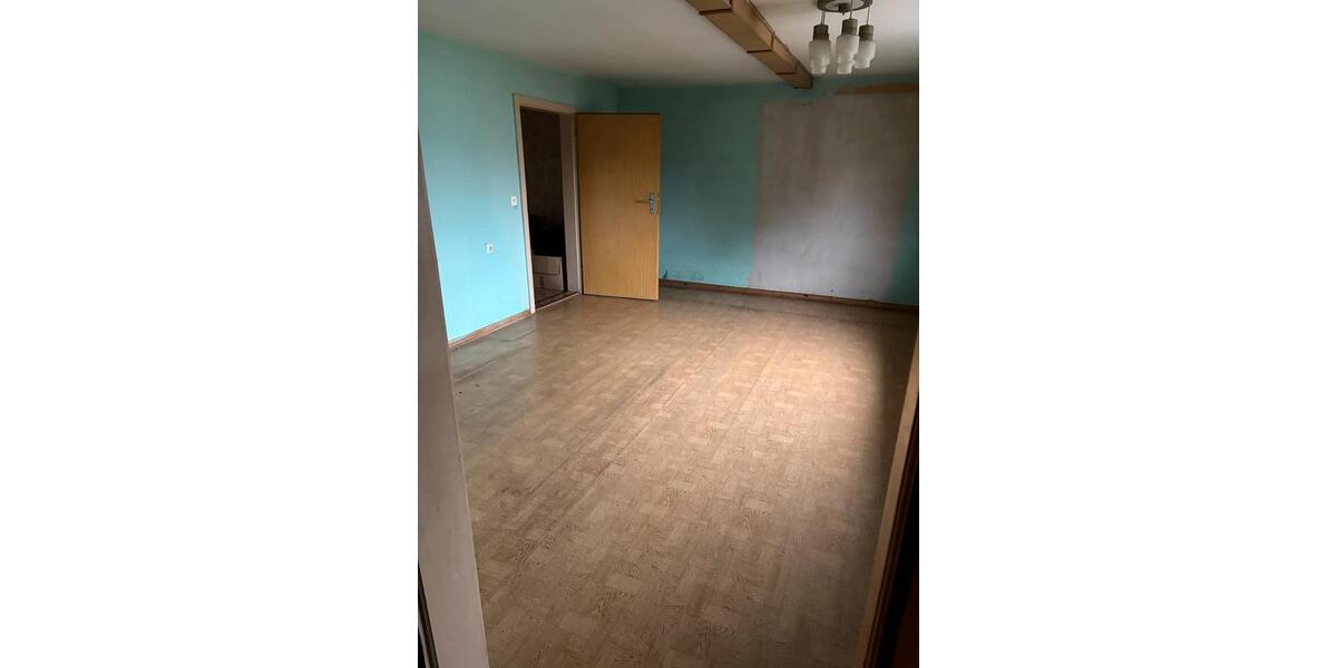 Einfamilienhaus Veilsdorf - 9 Zimmer, 200 m&sup2;, 45.000&euro; | Angebot:25273617