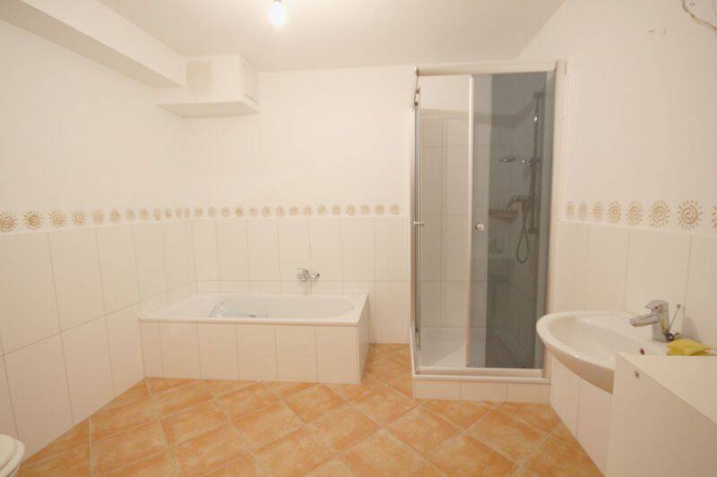 Etagenwohnung Erftstadt-Erp Lechenich - 3 Zimmer, 102 m&sup2;, 1.450&euro; | Angebot:25997897