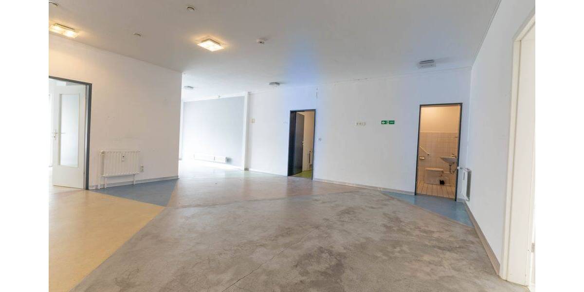 Gewerbeobjekt Heide - 8 Zimmer, 300 m&sup2;, 2.500&euro; | Angebot:26886401