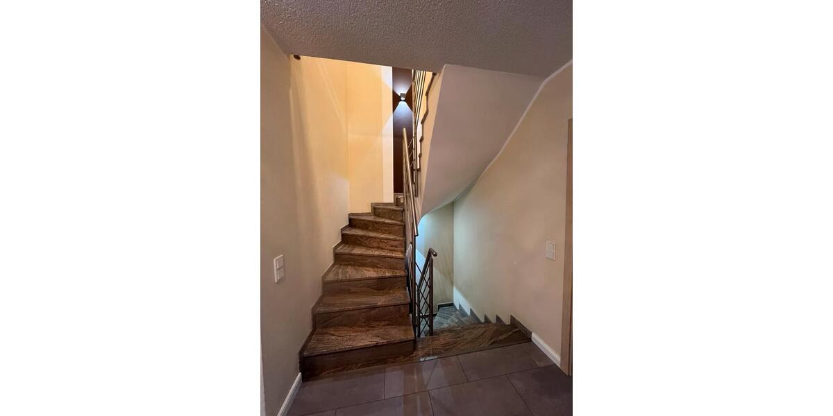 Einfamilienhaus Wiehl - 4 Zimmer, 130 m&sup2;, 1.700&euro; | Angebot:24750882