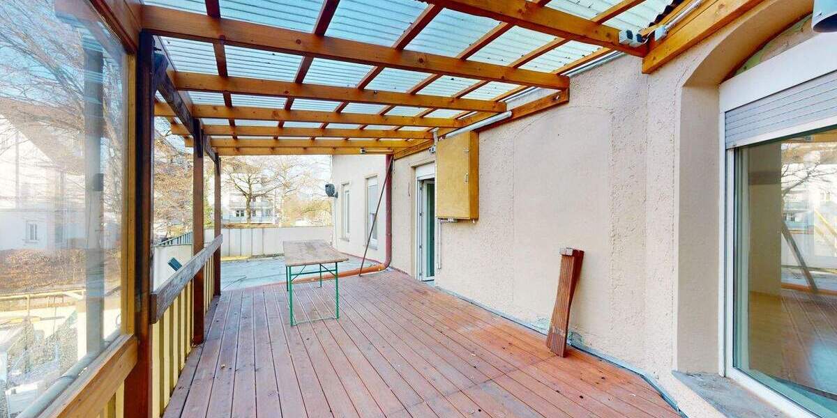 Wohn- und Geschäftshaus mit Gewerbe im EG und zwei großzügigen Wohnungen in Bahnhofsnähe 8 zimmer