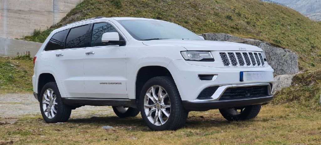 Jeep Grand Cherokee 137.258 km 17.300 &euro; Hellenthal 53940