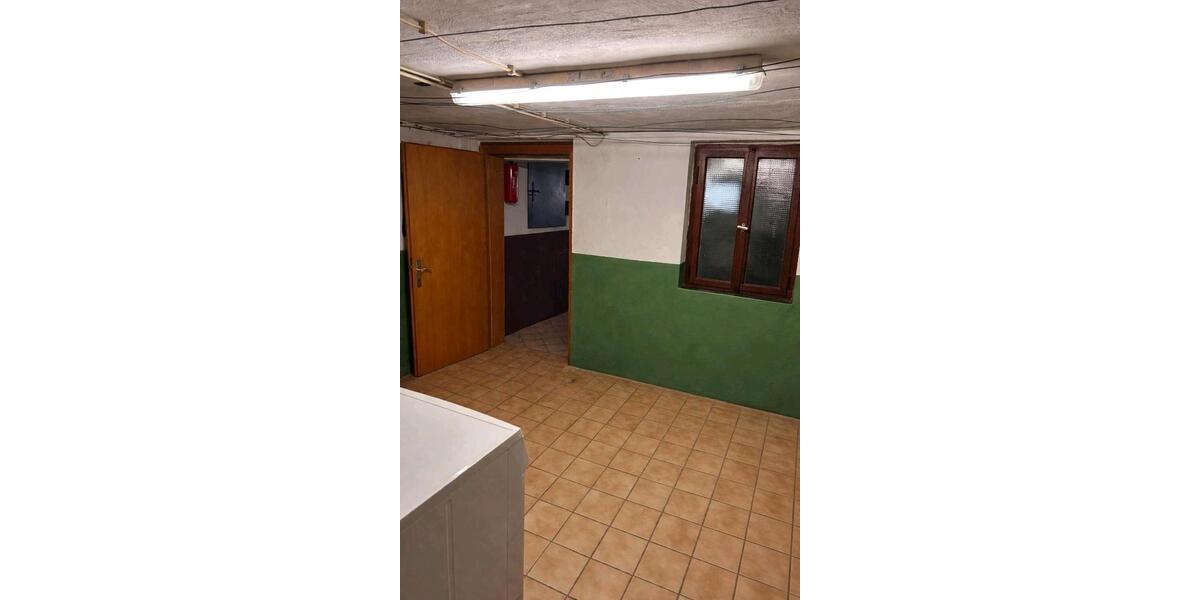 Etagenwohnung Wachtberg - 6 Zimmer, 184 m&sup2;, 2.100&euro; | Angebot:25217913