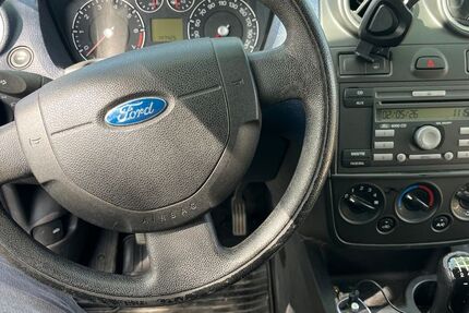 Ford Fiesta 147.000 km 1.700 &euro; Karlsruhe 76133