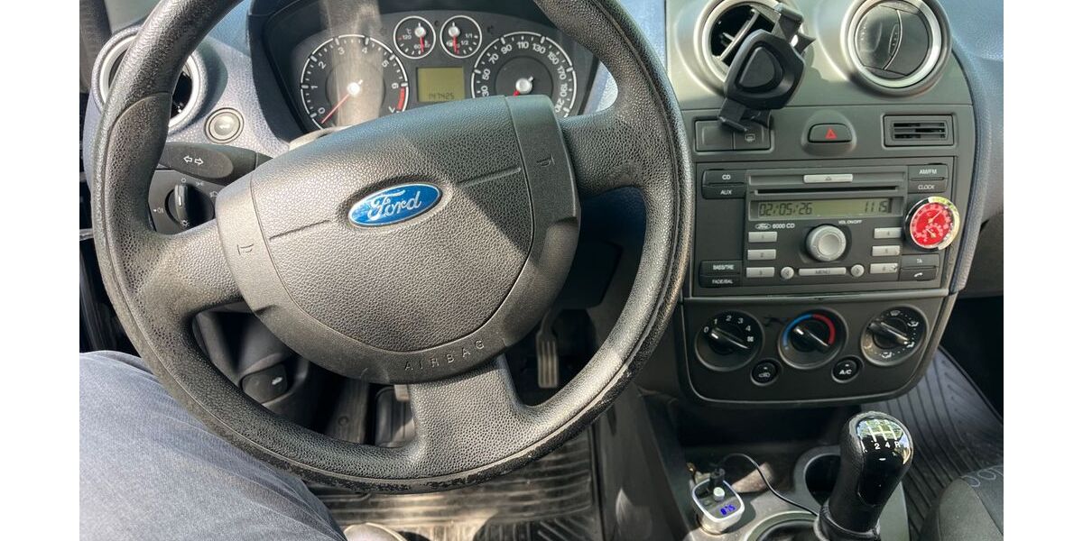 Ford Fiesta 147.000 km 1.700 &euro; Karlsruhe 76133