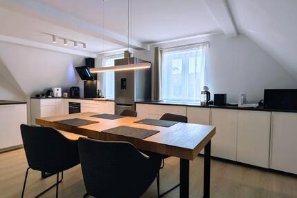 Moderne, vollmöblierte und kernsanierte DG-Wohnung mit 3 Zimmern zimmer