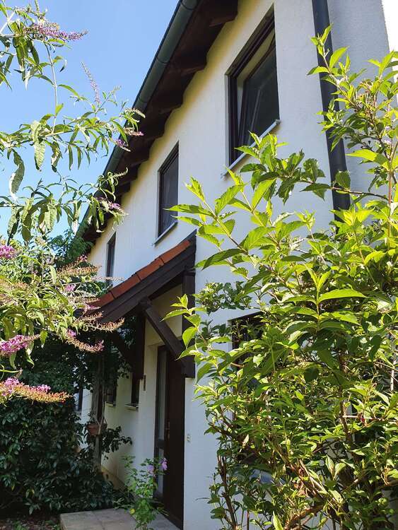 Haus zum Mieten in Erlangen 2.100 € 156 m²