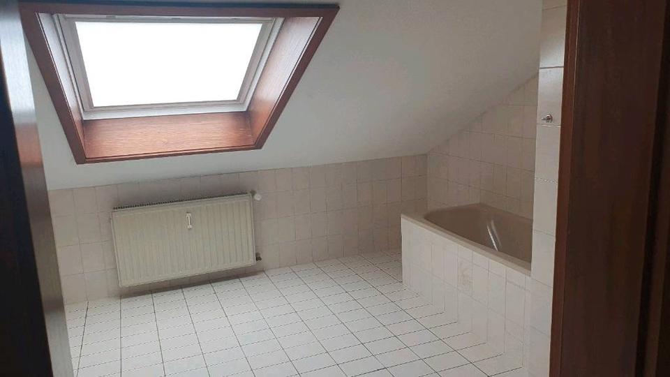 Dachgeschoßwohnung Weinstadt - 2.5 Zimmer, 65 m&sup2;, 660&euro; | Angebot:26676213