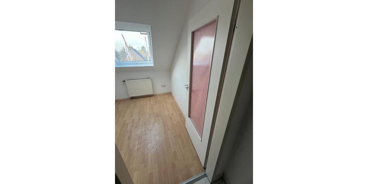 Dachgeschoßwohnung Dortmund Eving - 3 Zimmer, 65 m&sup2;, 700&euro; | Angebot:25443996