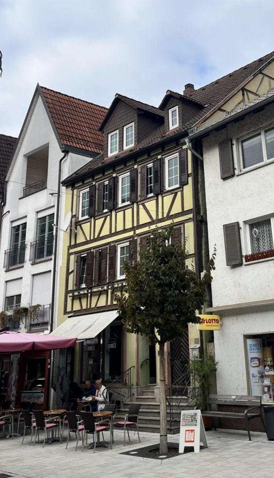 Haus zum Kaufen in Tauberbischofsheim 192.500 € 300 m² 8 zimmer