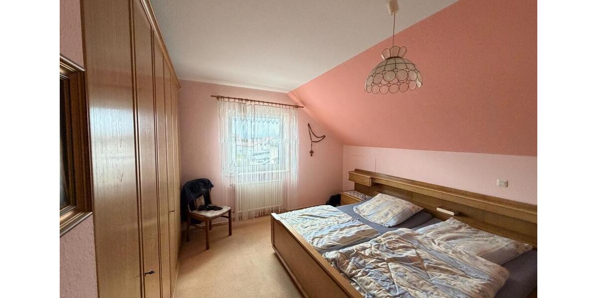 Dachgeschoßwohnung Petersberg - 3 Zimmer, 76 m&sup2;, 229.000&euro; | Angebot:25944122