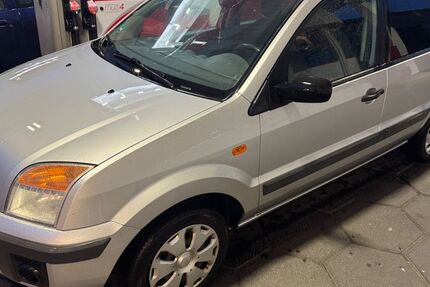 Ford Fusion 171.000 km 2.100 &euro; Bad Camberg 65530