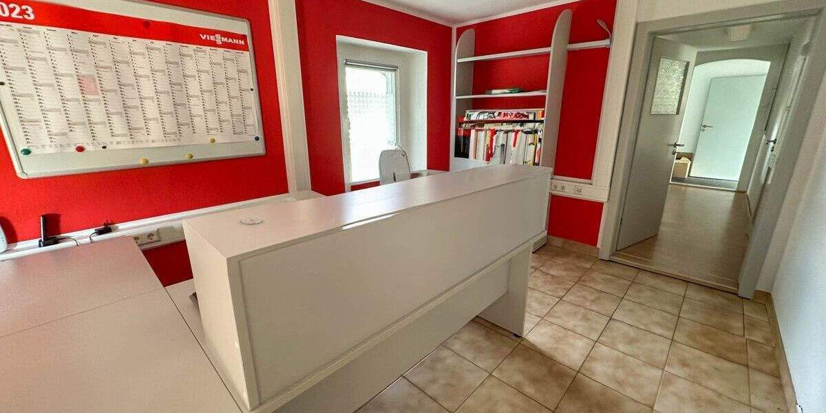 Vielseitige Gewerbeimmobilie in zentrale Lage von Zwickau: 210 m² Büro- Lager- Werkstattfläche 7 zimmer