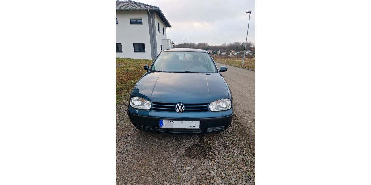 VW Golf 205.000 km 2.950 &euro; Mücke 35325