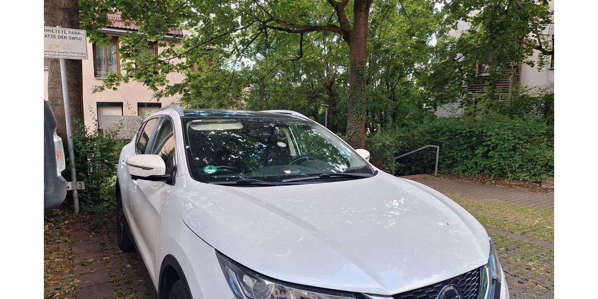 Nissan Qashqai 83.000 km 14.990 &euro; Stuttgart 70435