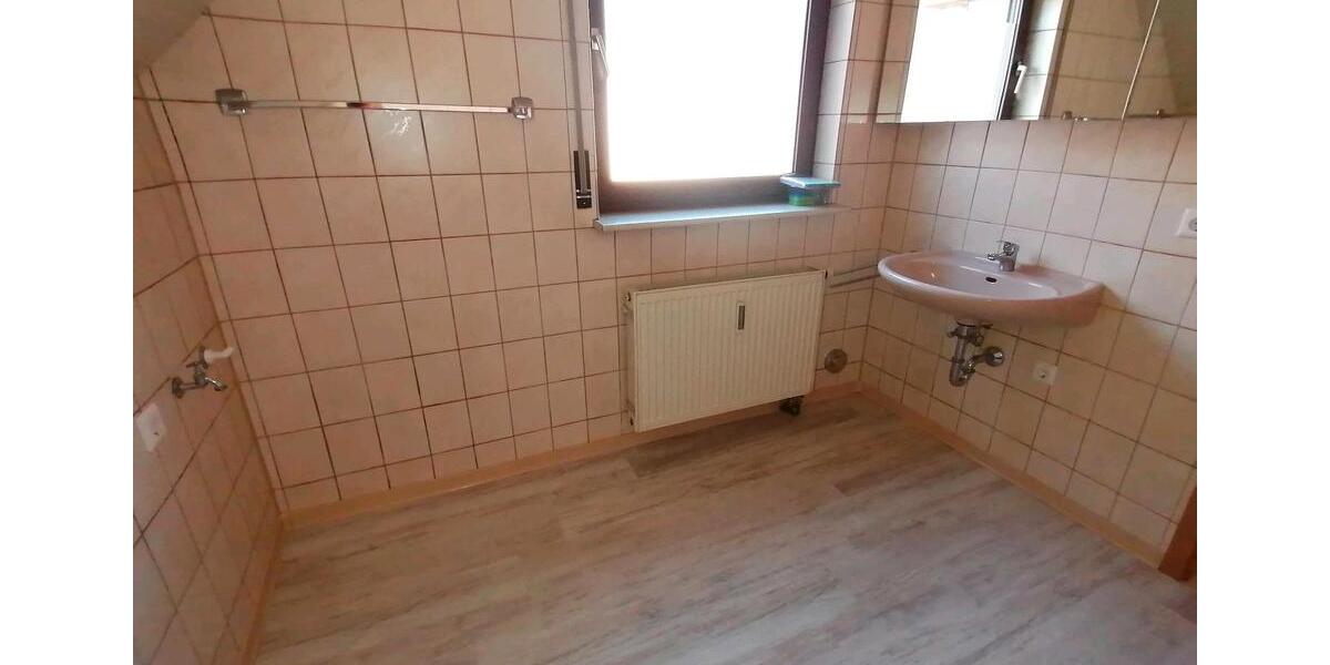 Dachgeschoßwohnung Rheinau - 3 Zimmer, 75 m&sup2;, 990&euro; | Angebot:25328107