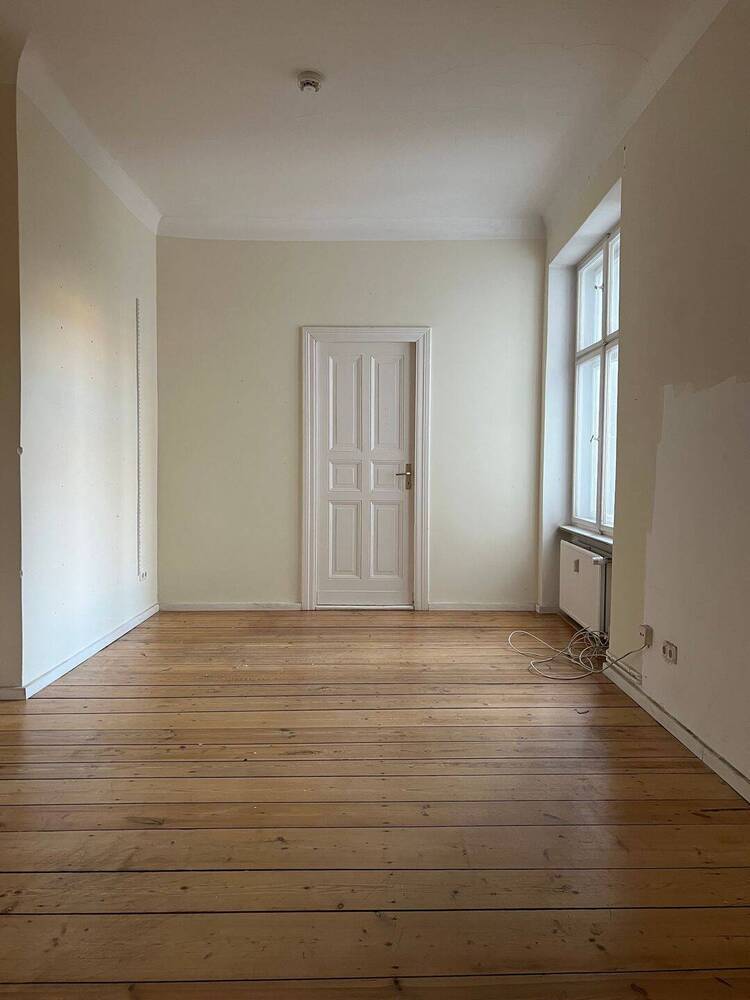 BEZUGSFREI | Stilvolle & gepflegte 2-Zi.-AltbauWohnung mit franz. Balkon und schönen Details!