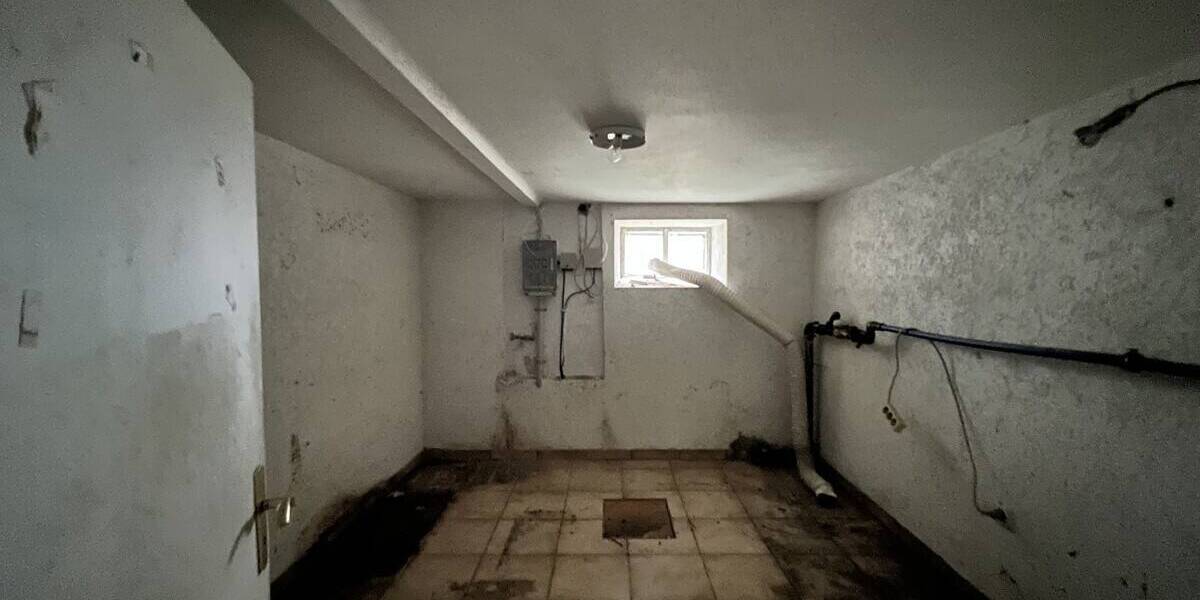 Mehrfamilienhaus, Wohnhaus Blieskastel / Niederwürzbach Niederwürzbach - 5 Zimmer, 100 m&sup2;, 69.000&euro; | Angebot:25984400