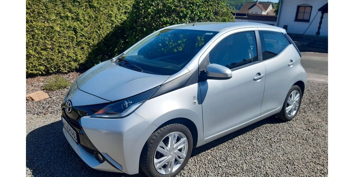 Toyota Aygo (X) 82.000 km 6.450 &euro; Neunkirchen 66540