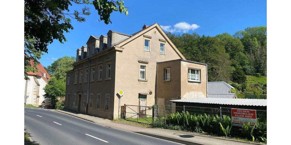 ** VERHANDLUNGSBASIS ** Historisches Mehrfamilienhaus nebst reichlich Nebengelass zum vollständigen Sanieren! 2 zimmer