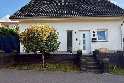 Modernes Einfamilienhaus in energieeffizienter Bauweise Garten und Außenpool 4 zimmer