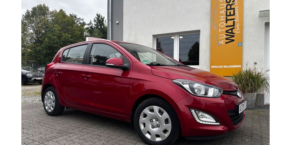 Hyundai i20 44.244 km 10.885 &euro; Stockelsdorf bei Lübeck 23617