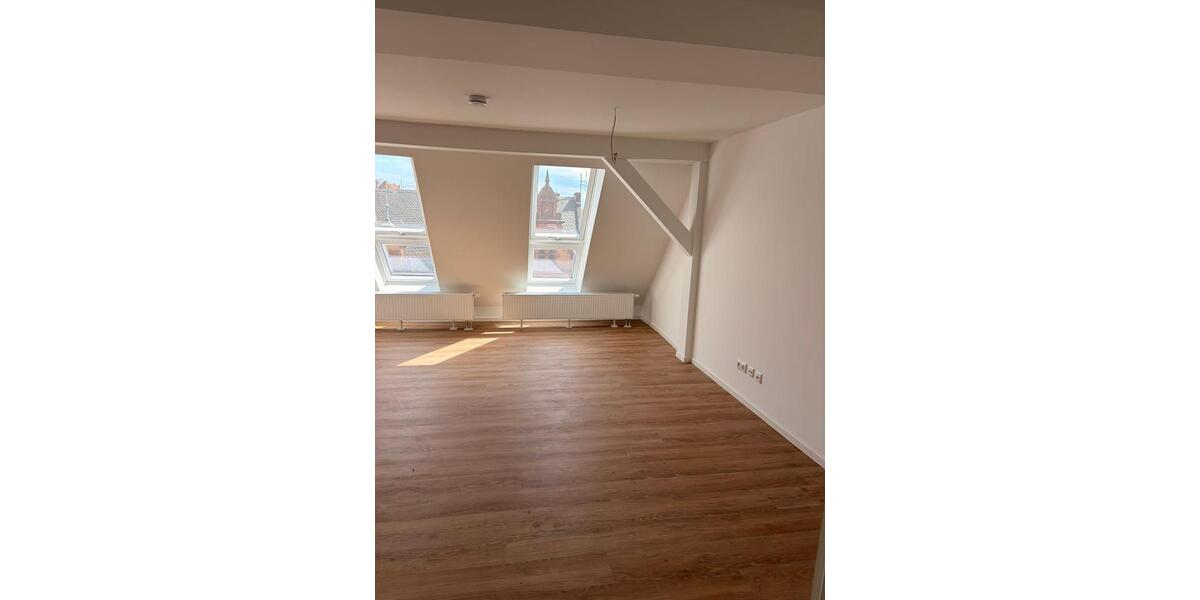 Dachgeschoßwohnung Cottbus - 3 Zimmer, 97 m&sup2;, 1.150&euro; | Angebot:26443930