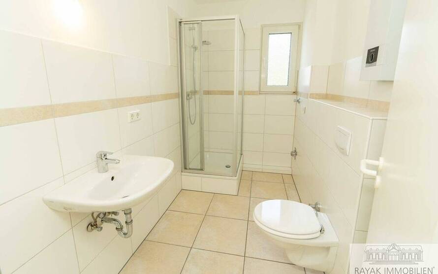 Modernisierte Etagenwohnung mit Wintergarten - 3 Zimmer in Düsseldorf-Benrath