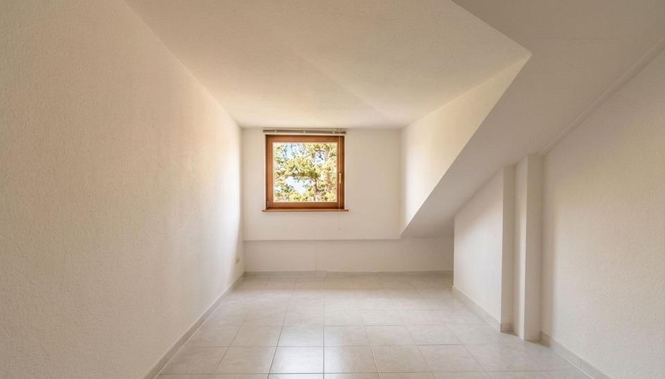 Dachgeschoßwohnung Neuwied - 6 Zimmer, 150 m&sup2;, 1.500&euro; | Angebot:26020728