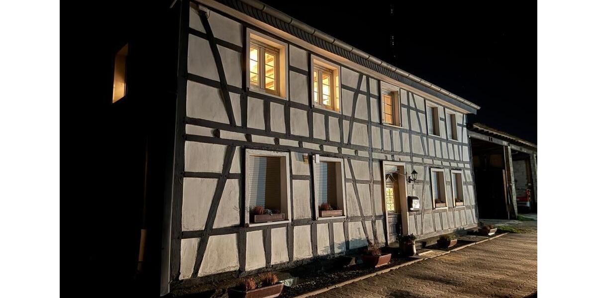 Etagenwohnung Odenthal - 6 Zimmer, 200 m&sup2;, 1.600&euro; | Angebot:26395084