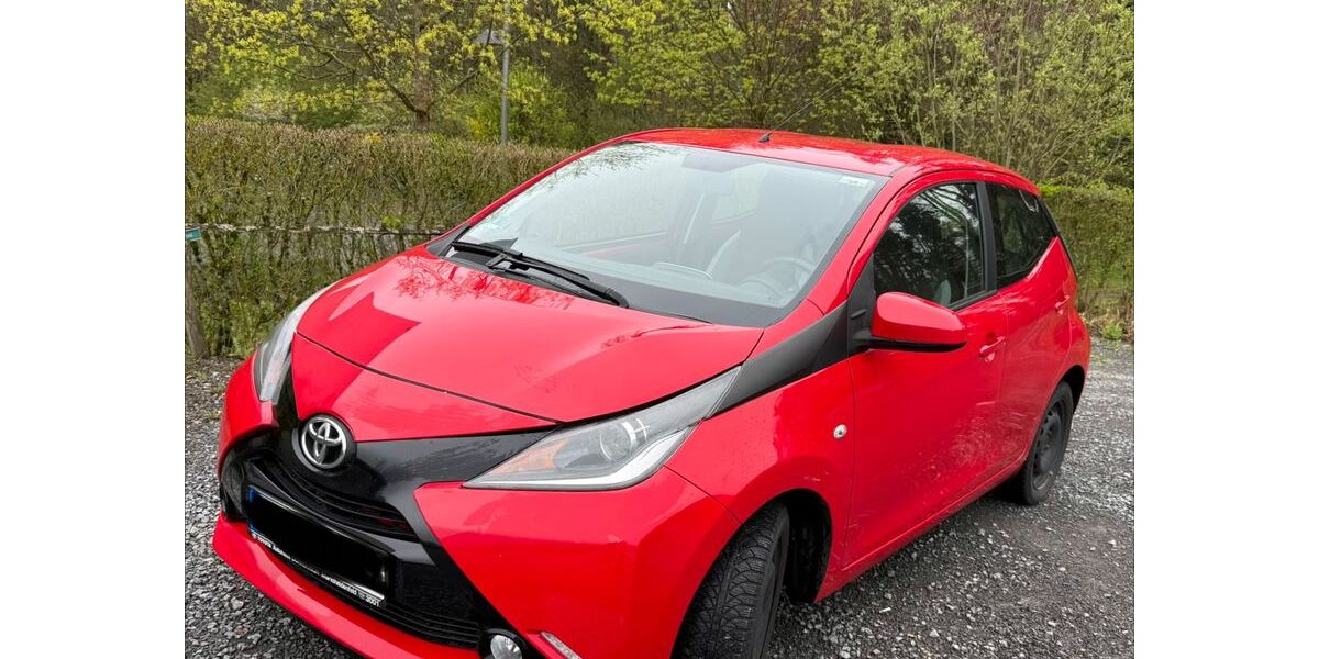 Toyota Aygo (X) 129.000 km 5.800 &euro; Marktheidenfeld 97828