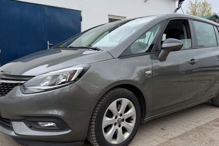 Opel Zafira Tourer 210.723 km 5.999 &euro; München 81737