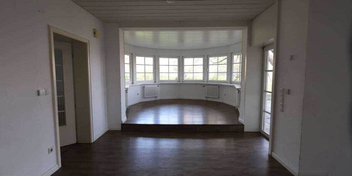 Exklusive Villa mit Wellnessbereich, Pool & großem Grundstück (inkl. Renovierung und neuem Dach) - Villa Hüllhorst | Angebot:27308745