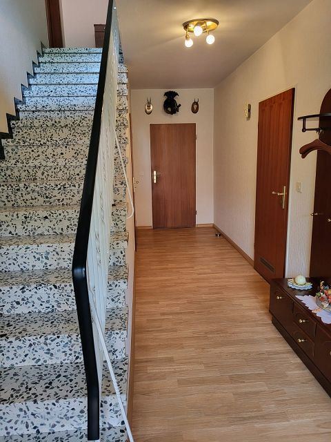 Gepflegtes Wohnhaus mit angrenzender Weide sucht neue Besitzer. 7 zimmer