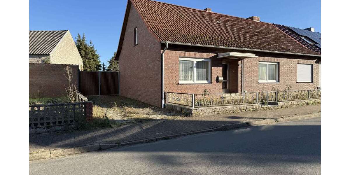 Haus zum Kaufen in Apenburg 89.000 € 125.8 m² 4 zimmer